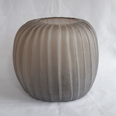 Vase-Guaxs-Manakara-round-smoke-grey