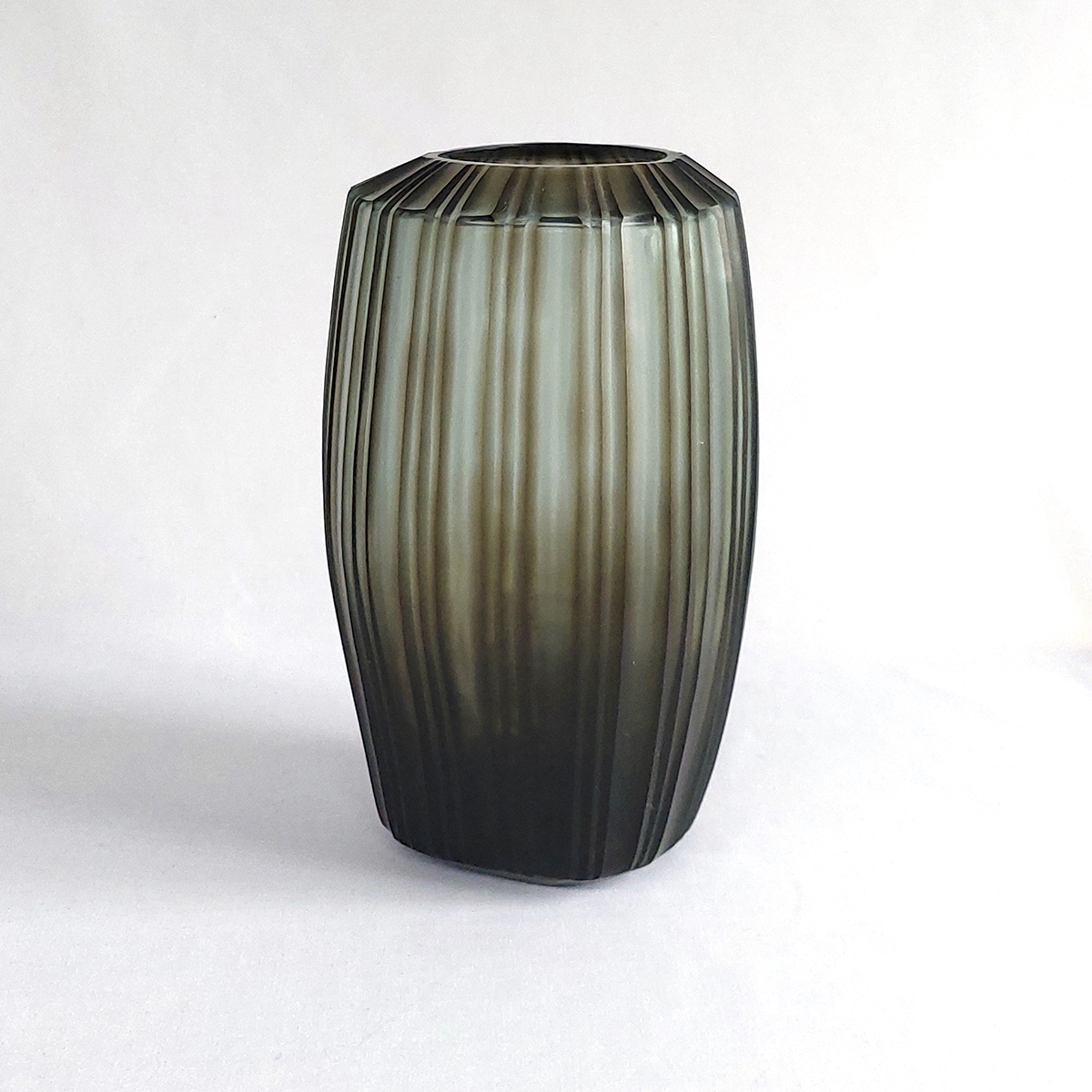 Vase-Guaxs-Malibu-L-indigo-smoke-grey-