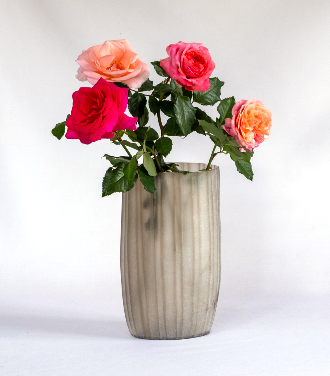 Vase-Guaxs-Siena-M-clear-smoke-grey-blumen