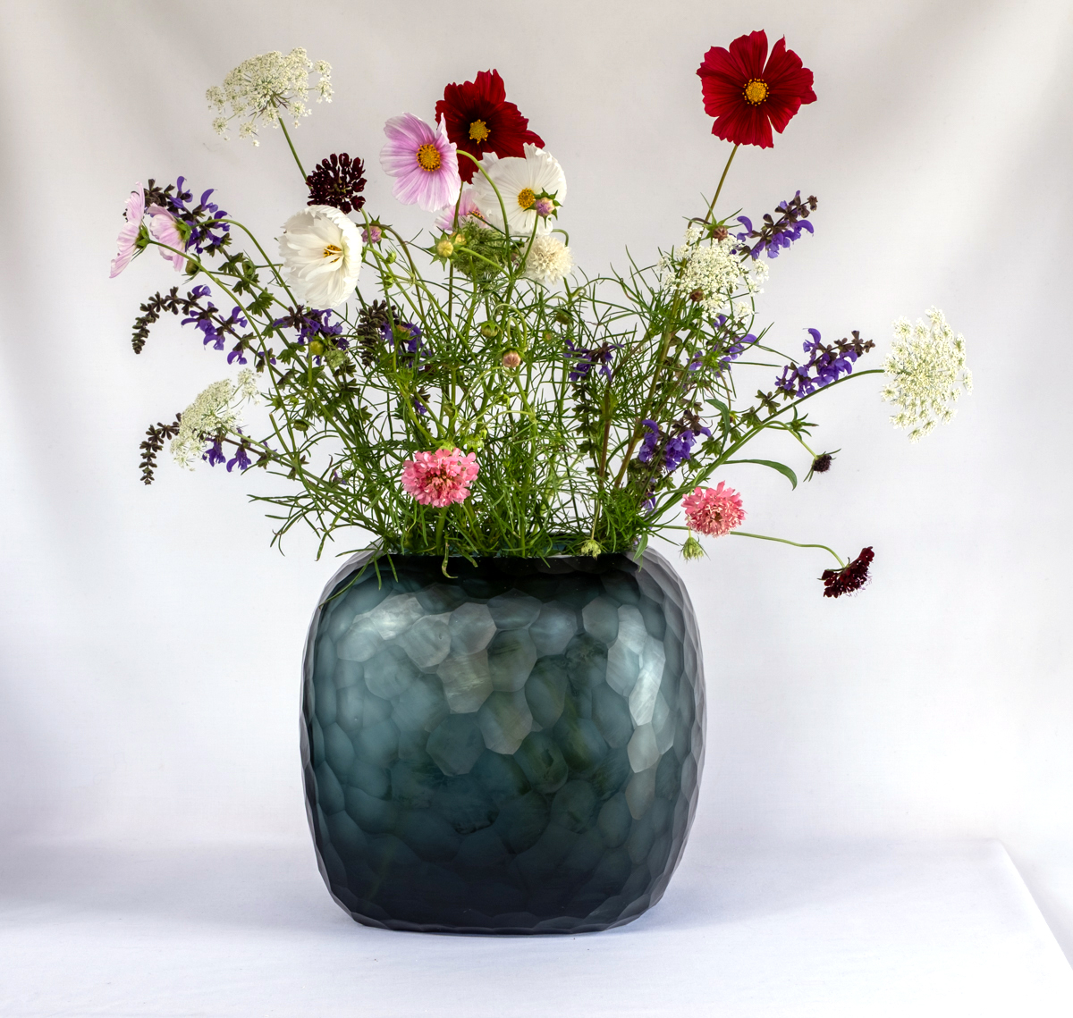 Vase-Guaxs-Somba-L-dark-indigo-blumen